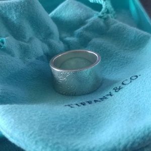 Tiffany & Co. Notes ring 💍
